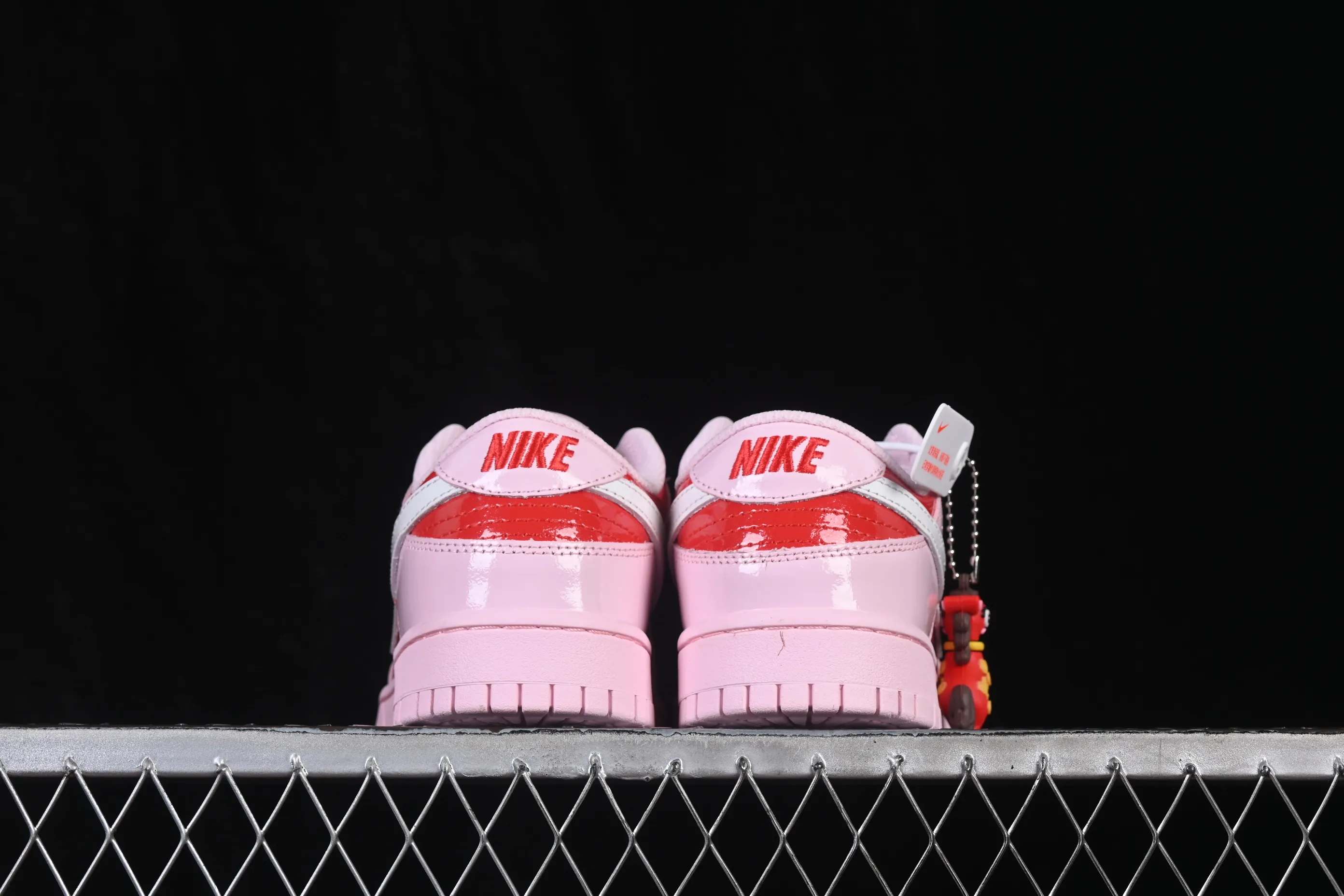 All categories Nk SB Dunk series Nk SB Dunk Low low-top sneakers Nike SB Dunk Low Valentine's Day limited low-top casual skateboard shoes IQ0218-663